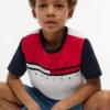 T-shirt a righe con bandiera color block per bambini T-shirt a righe con bandiera color block per bambini
