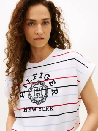 T-shirt a righe con logo ad arco e maniche a pipistrello