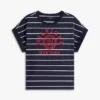 T-shirt a righe con logo ad arco e maniche a pipistrello T-shirt a righe con logo ad arco e maniche a pipistrello