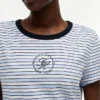 T-shirt a righe con monogramma in stile nautico T-shirt a righe con monogramma in stile nautico