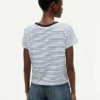 T-shirt a righe con monogramma in stile nautico T-shirt a righe con monogramma in stile nautico