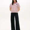 T-shirt a righe con stampa floreale astratta T-shirt a righe con stampa floreale astratta