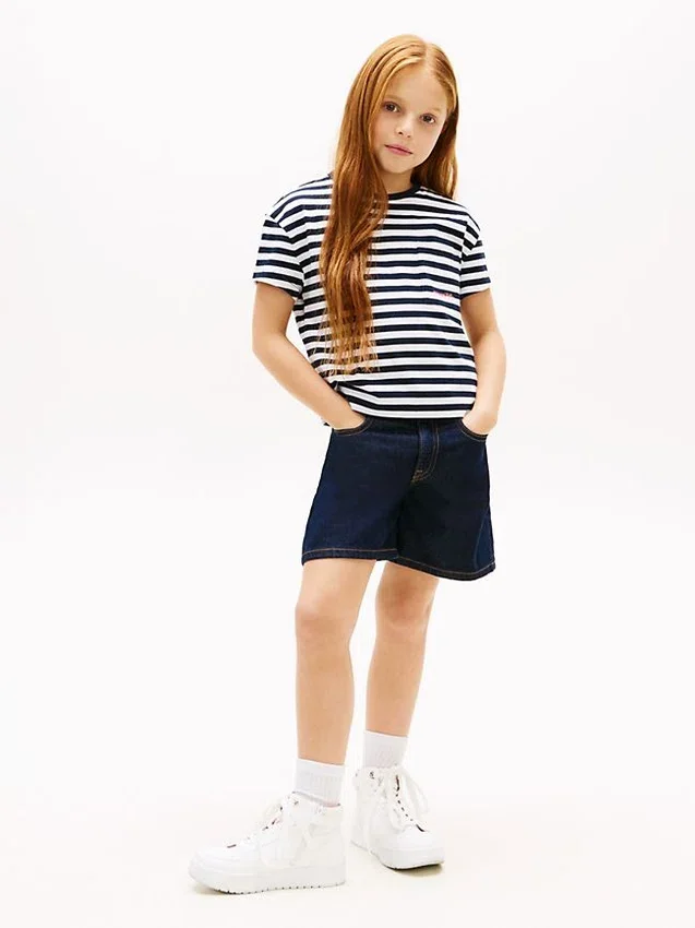 T-shirt a righe con tasca per bambina T-shirt a righe con tasca per bambina