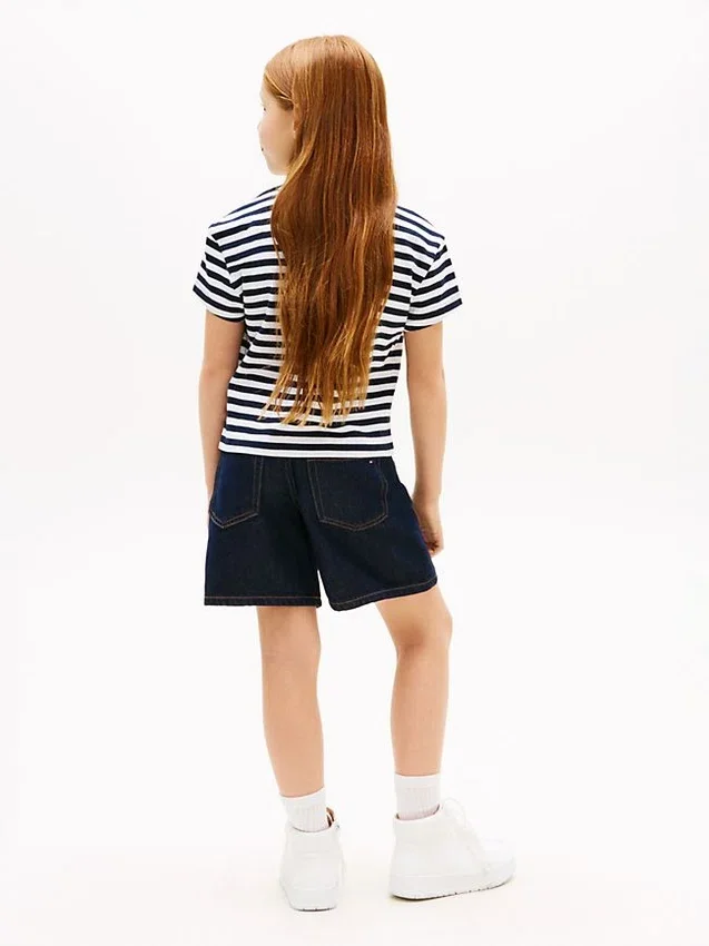 T-shirt a righe con tasca per bambina T-shirt a righe con tasca per bambina