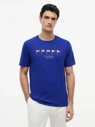 T-shirt con bandiera nautica ricamata
