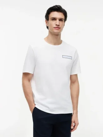 T-shirt con grafica costiera