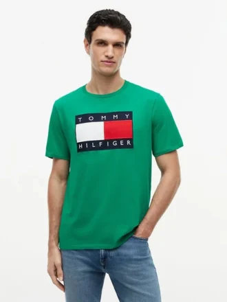 T-shirt con grande logo bandiera