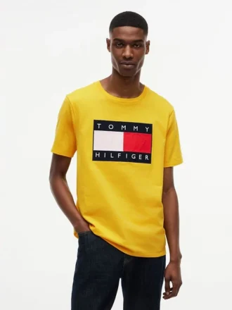 T-shirt con grande logo bandiera