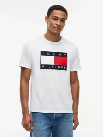 T-shirt con grande logo bandiera