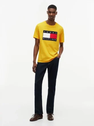 T-shirt con grande logo bandiera
