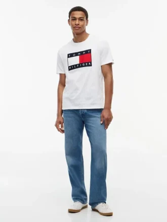 T-shirt con grande logo bandiera