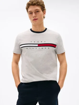 T-shirt con logo a strisce e bandiera ricamata