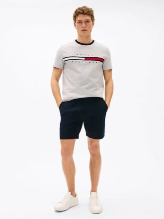T-shirt con logo a strisce e bandiera ricamata