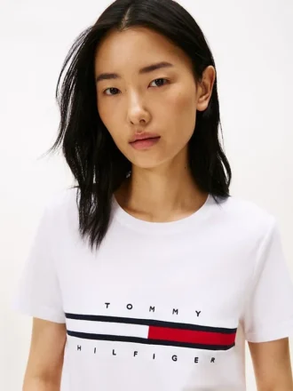 T-shirt con logo a strisce e bandiera ricamato