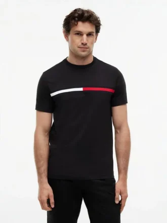 T-shirt con logo bandiera ricamato