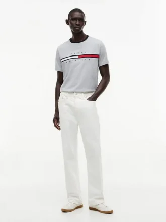 T-shirt con logo bandiera ricamato