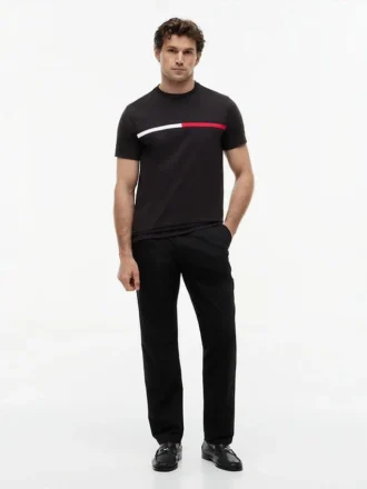 T-shirt con logo bandiera ricamato