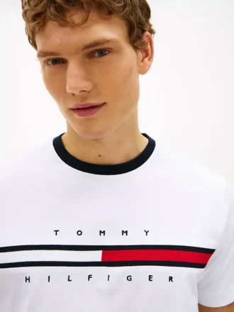 T-shirt con logo bandiera ricamato