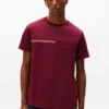 T-shirt con logo bandiera tono su tono T-shirt con logo bandiera tono su tono