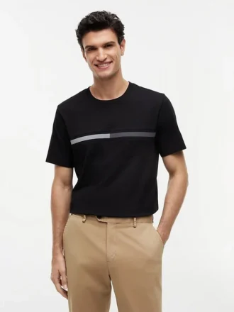 T-shirt con logo bandiera tono su tono