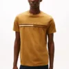 T-shirt con logo bandiera tono su tono T-shirt con logo bandiera tono su tono