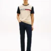 T-shirt con maniche a contrasto e logo bandiera