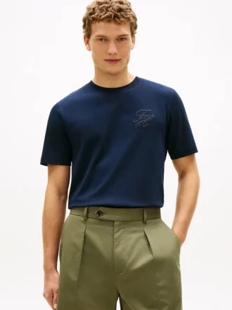 T-shirt con monogramma in stile calligrafico T-shirt con monogramma in stile calligrafico