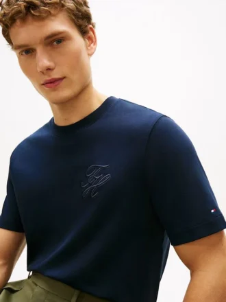 T-shirt con monogramma in stile calligrafico T-shirt con monogramma in stile calligrafico