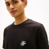 T-shirt con monogramma ricamato T-shirt con monogramma ricamato