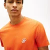 T-shirt con monogramma ricamato T-shirt con monogramma ricamato