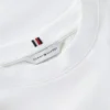T-shirt con monogramma ricamato T-shirt con monogramma ricamato