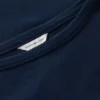 T-shirt con scollo a barchetta e bottoni dorati in stile nautico T-shirt con scollo a barchetta e bottoni dorati in stile nautico