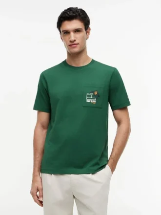T-shirt con tasca e logo bandiera floreale
