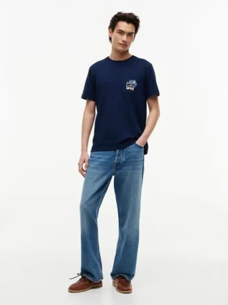 T-shirt con tasca e logo bandiera floreale