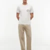T-shirt con tasca e logo bandiera floreale T-shirt con tasca e logo bandiera floreale