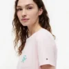T-shirt con taschino e monogramma in stile calligrafico T-shirt con taschino e monogramma in stile calligrafico