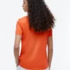T-shirt con taschino e monogramma in stile calligrafico T-shirt con taschino e monogramma in stile calligrafico