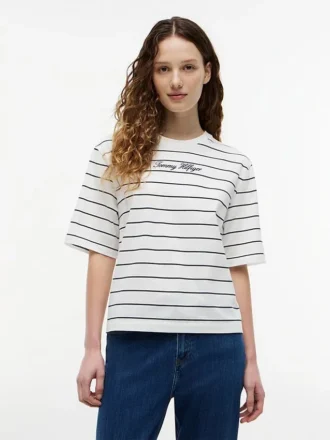 T-shirt dal taglio morbido con scritta ricamata