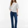 T-shirt dal taglio morbido con scritta ricamata T-shirt dal taglio morbido con scritta ricamata