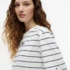 T-shirt dal taglio morbido con scritta ricamata T-shirt dal taglio morbido con scritta ricamata