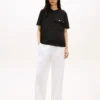 T-shirt dalla vestibilità comoda con tasca e bottone dorato T-shirt dalla vestibilità comoda con tasca e bottone dorato