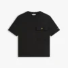 T-shirt dalla vestibilità comoda con tasca e bottone dorato T-shirt dalla vestibilità comoda con tasca e bottone dorato