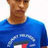 T-shirt Hilfiger con bandiera nautica T-shirt Hilfiger con bandiera nautica