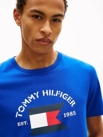 T-shirt Hilfiger con bandiera nautica