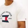 T-shirt Hilfiger con bandiera nautica T-shirt Hilfiger con bandiera nautica