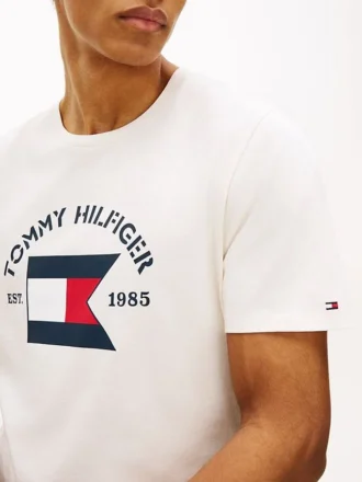 T-shirt Hilfiger con bandiera nautica