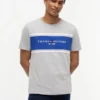 T-shirt Hilfiger con logo a righe