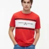 T-shirt Hilfiger con logo a righe T-shirt Hilfiger con logo a righe