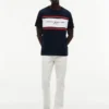 T-shirt Hilfiger con logo a righe T-shirt Hilfiger con logo a righe