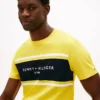 T-shirt Hilfiger con logo a righe T-shirt Hilfiger con logo a righe